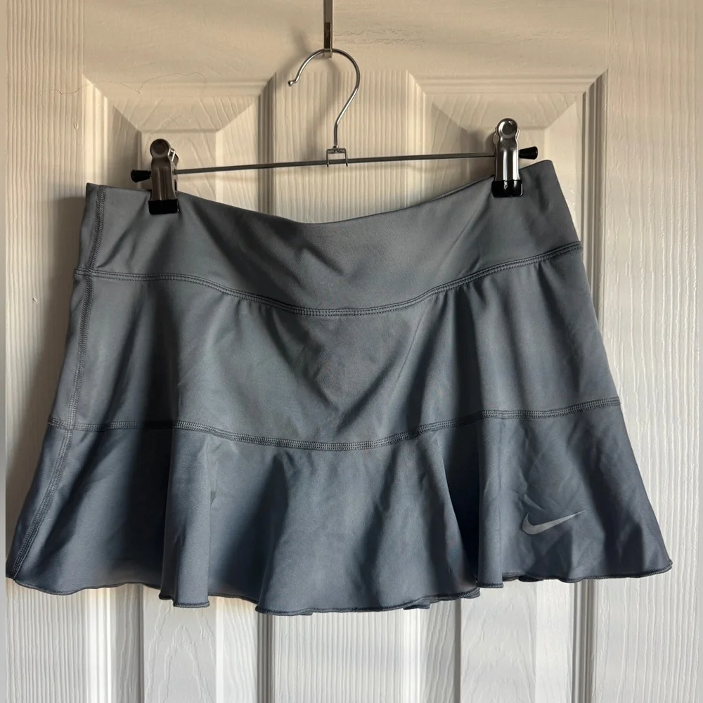 NIKE VINTAGE Gray Skort Athletic Golf Running Low Rise Skirt Shorts Pleated Sz M